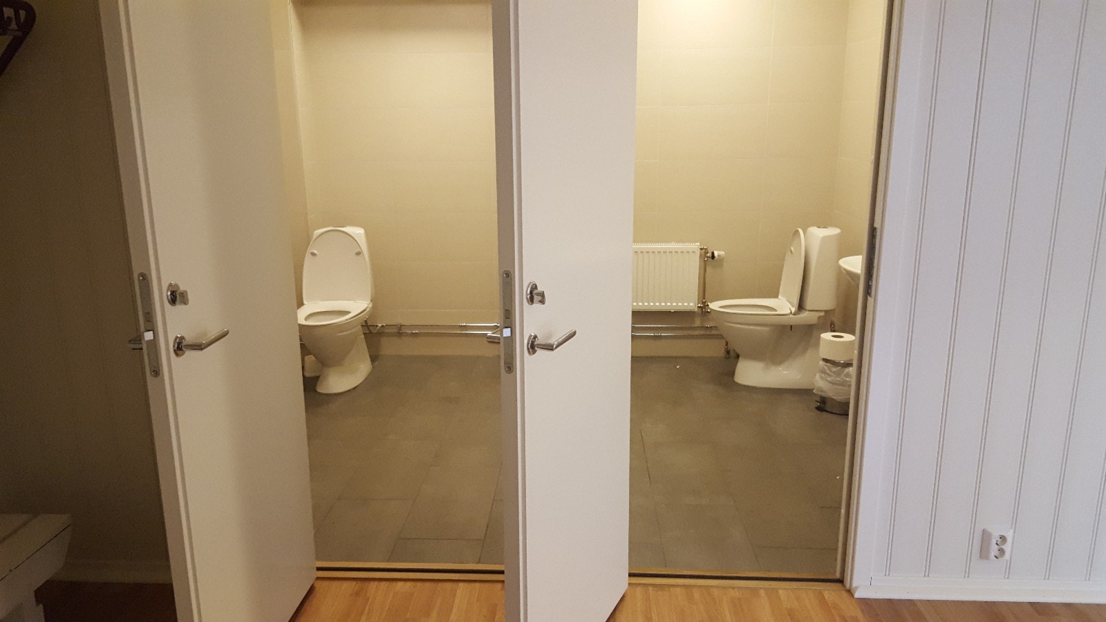 2 stk WC i 1 etg, Handikap WC i 2.etg. Galleribilde