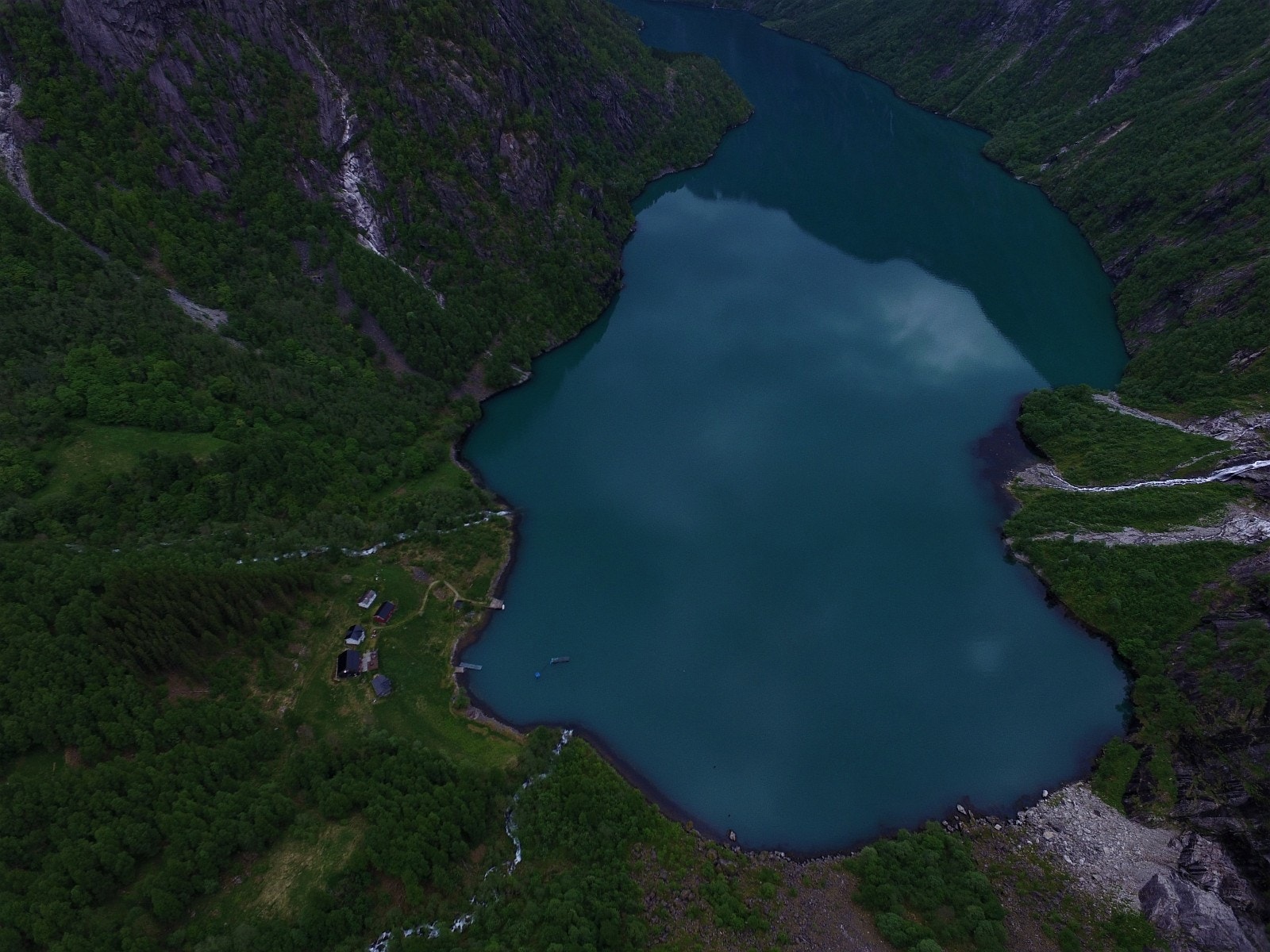 Dronebilete over Finnabotten Galleribilde