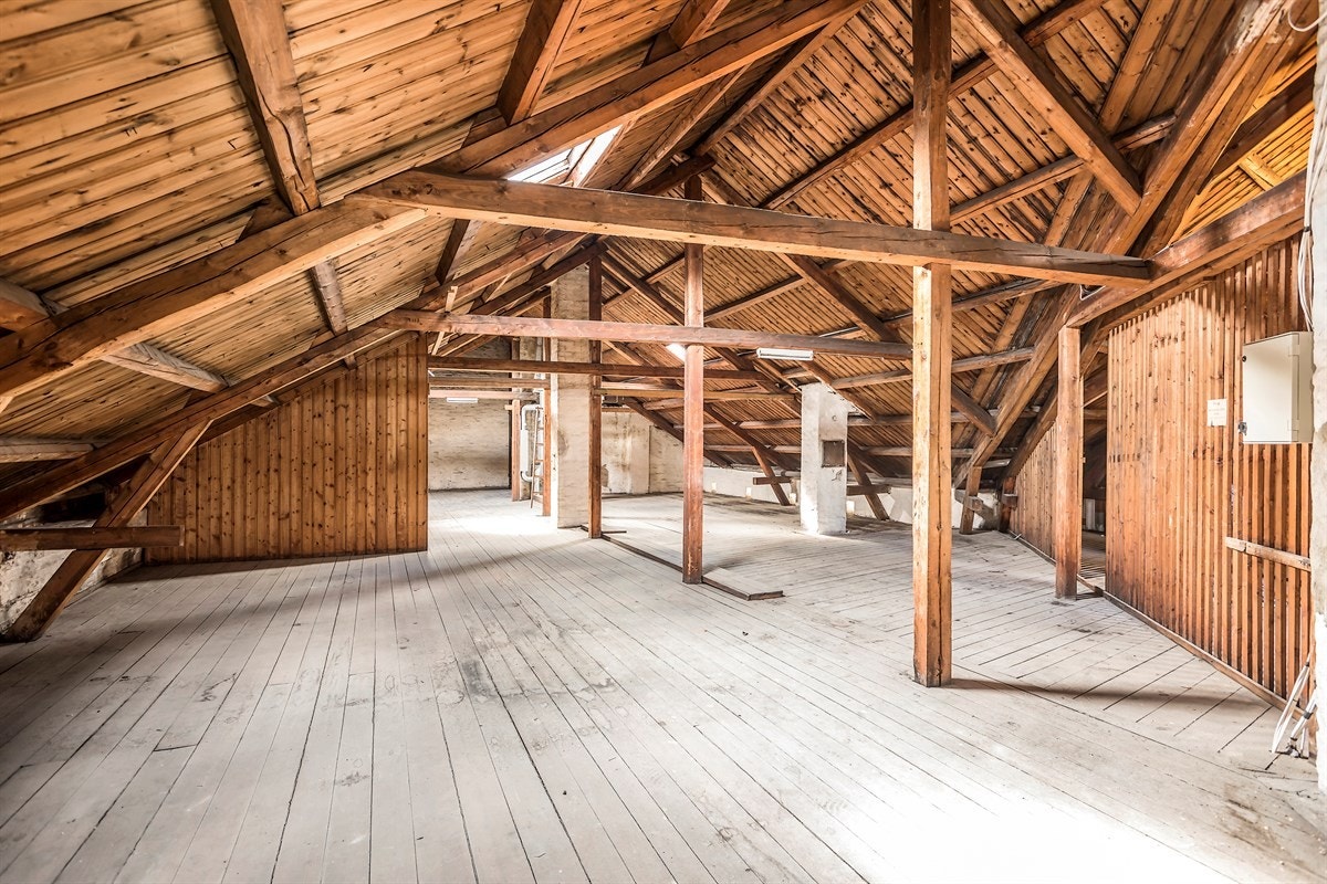Ubebygget loft. Galleribilde