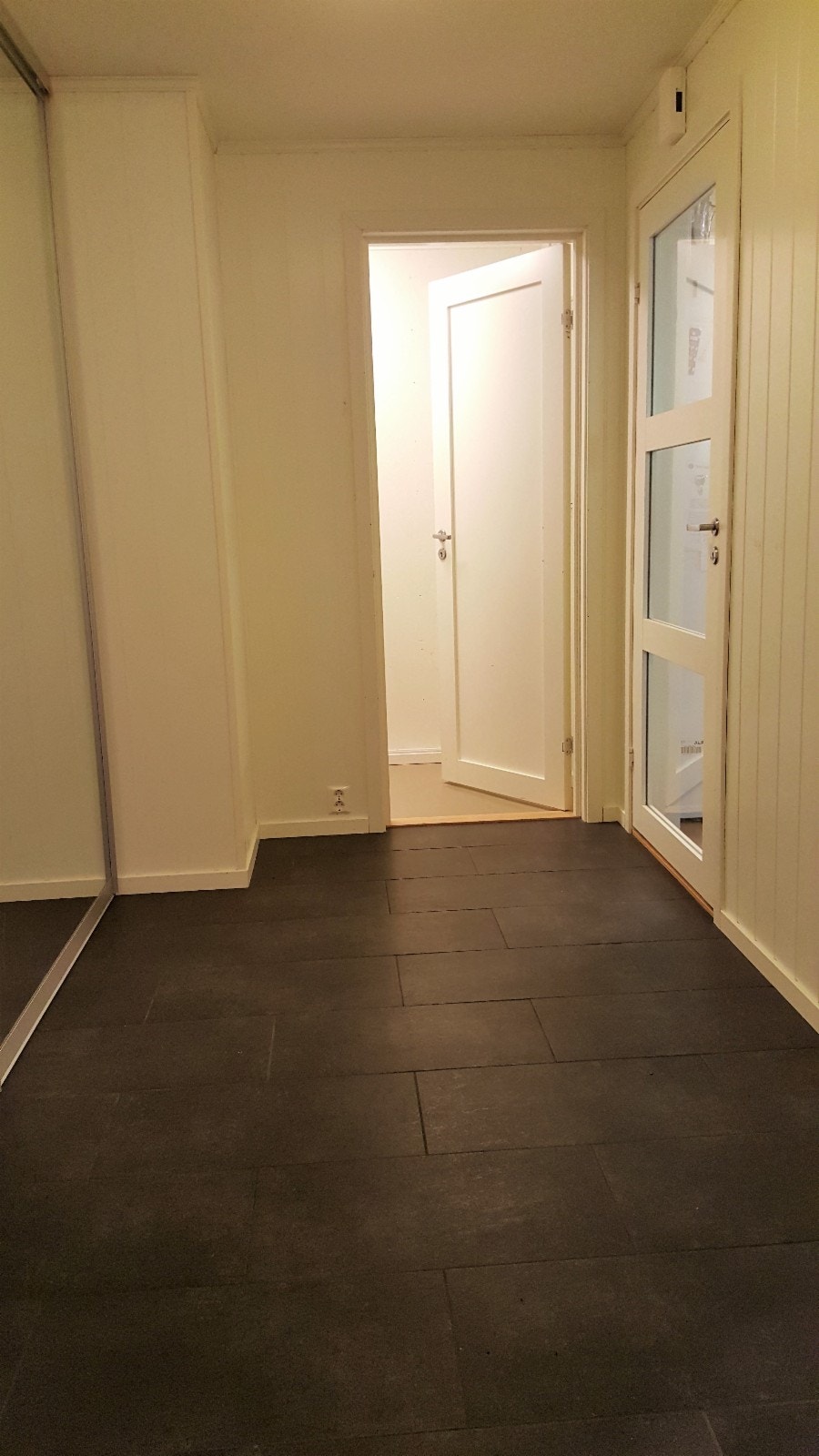 Entre mot bod Galleribilde