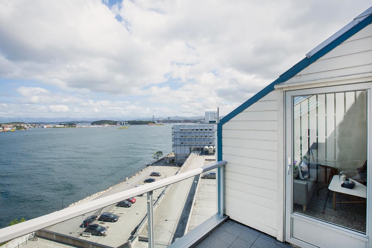 Balkong 2 med utgang fra stue Galleribilde