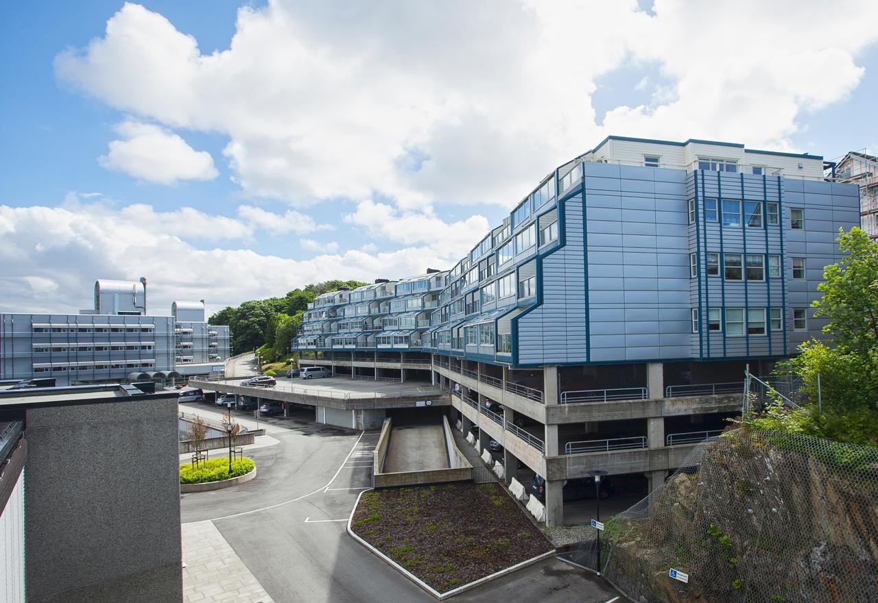 Fasade - flott opparbeidet uteområde Galleribilde