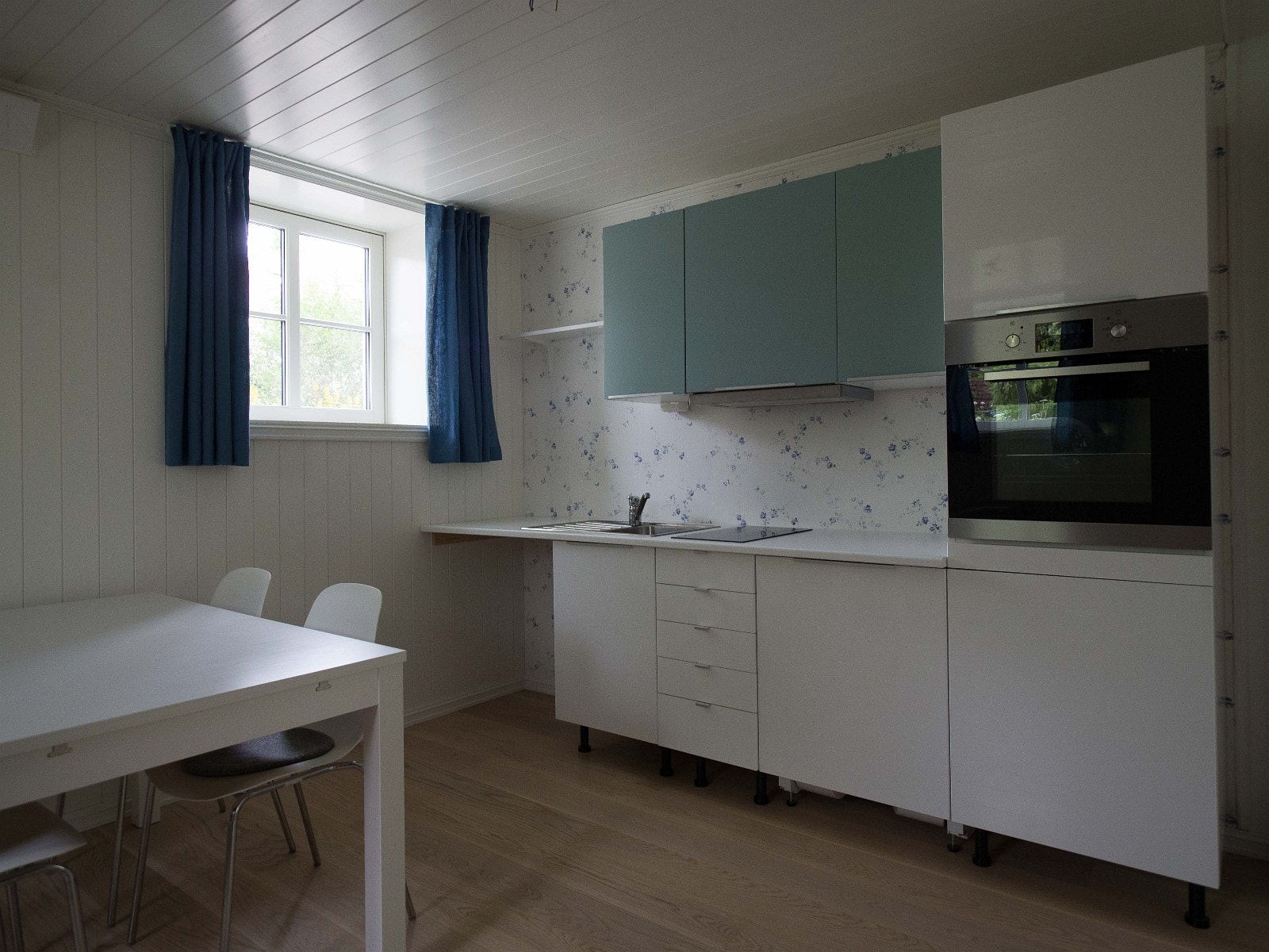 Kjøkken med spiseplass Galleribilde