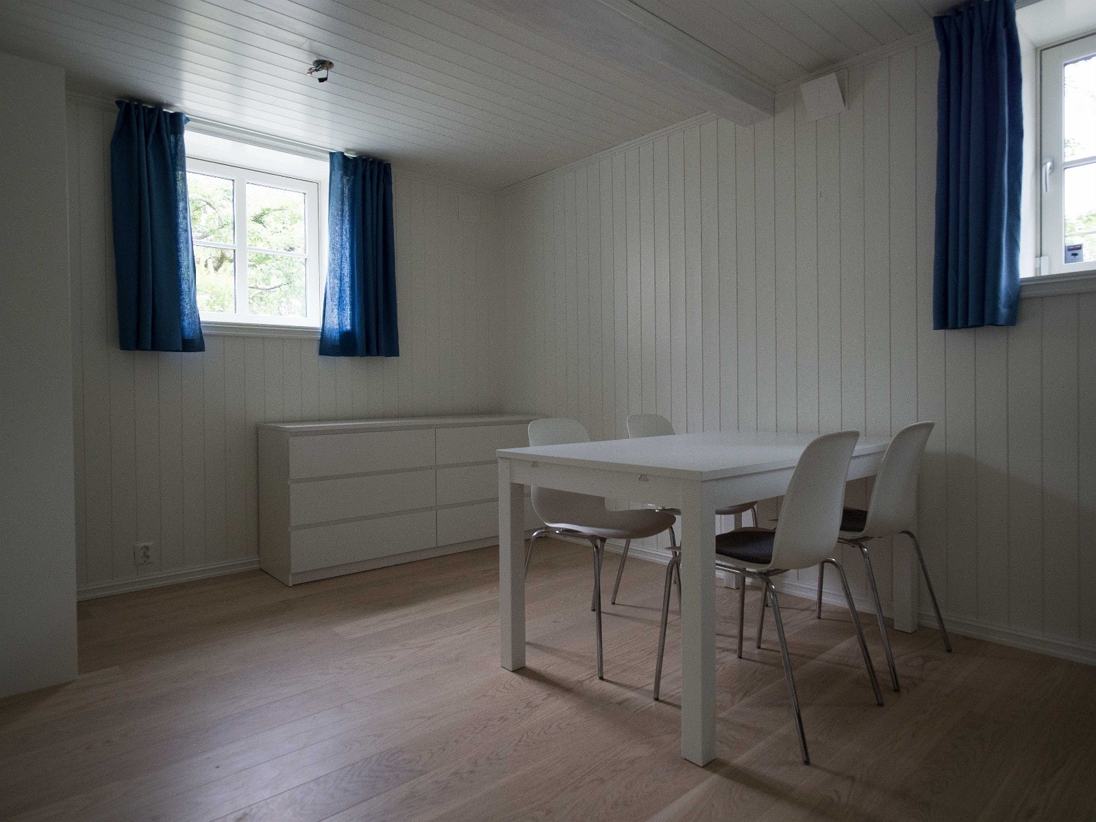 Oppbevaringsplass i kommode og høyskap Galleribilde