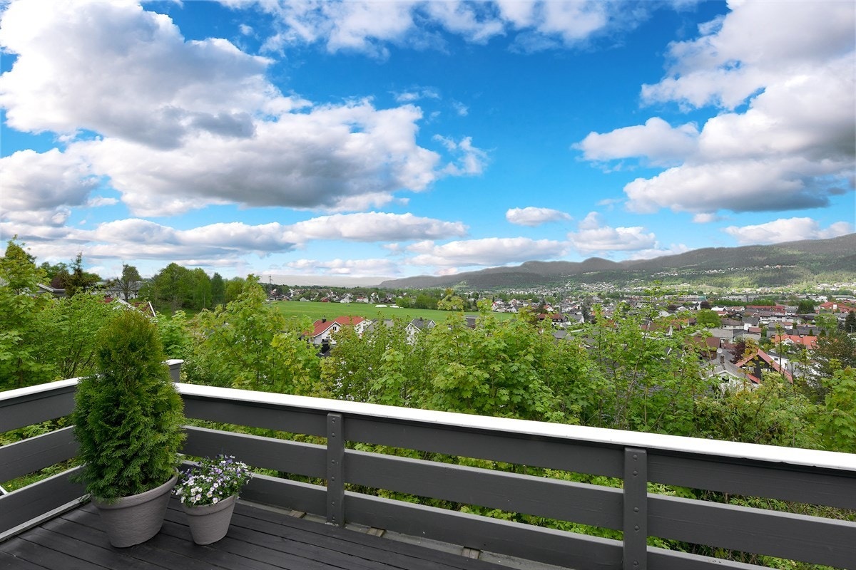 Fantastisk utsikt utover Mjøndalen og Eikerbygdene. Galleribilde