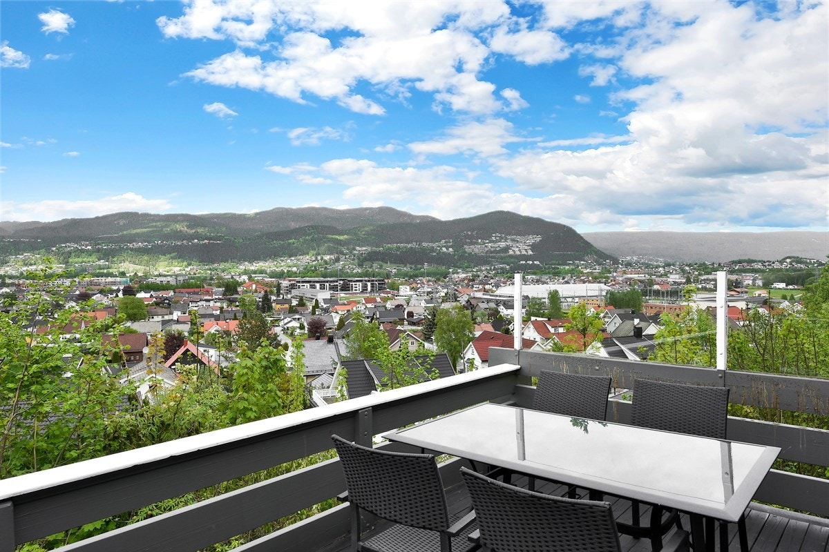 Terrassen er nordvestvendt og har gode solforhold. Galleribilde