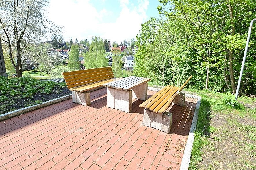 Hyggelig uteplass i solen Galleribilde