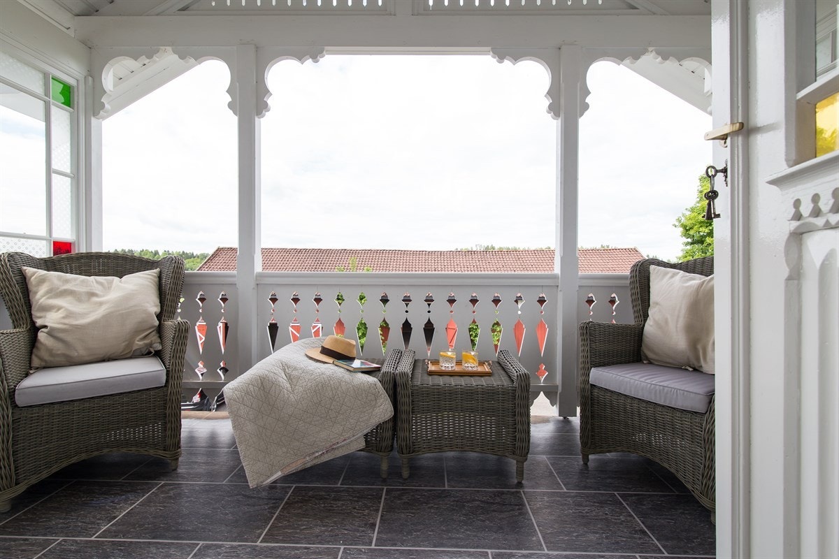 Veranda med utgang fra hovedsoverommet i 2. etasje. Galleribilde