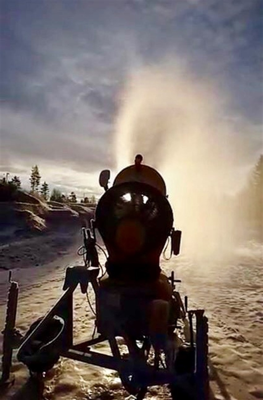 En av norges mest effektive snøkanoner sørger for tidlig skiføre. Galleribilde