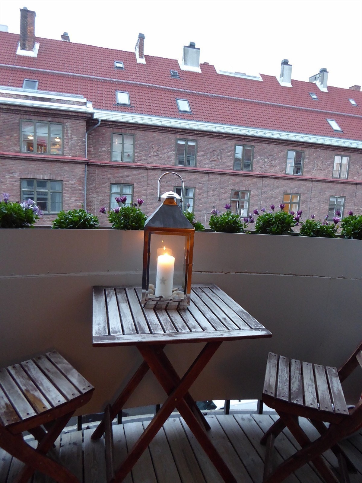 Kveldstemning på balkongen. Galleribilde