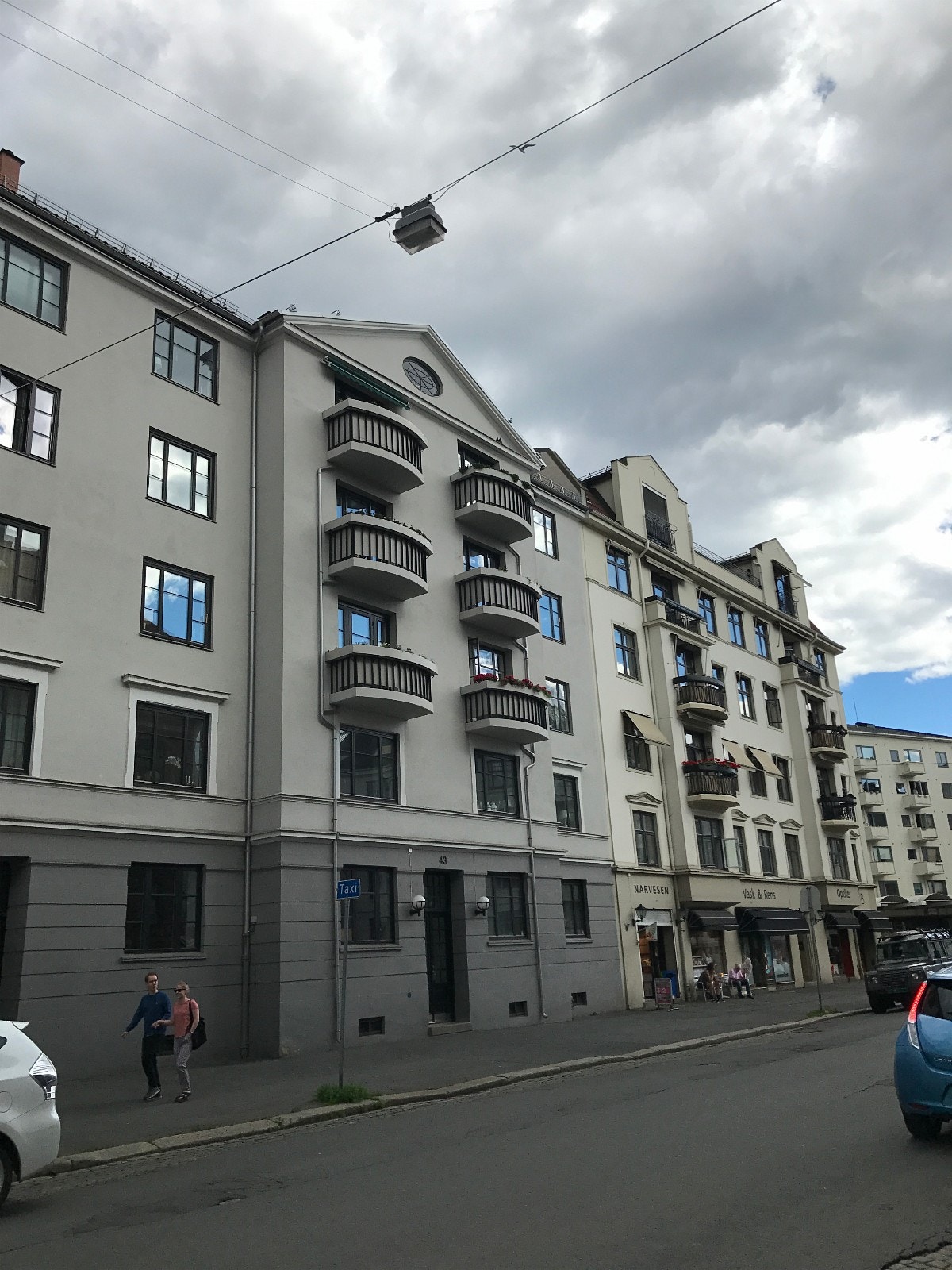 Pen gård. Galleribilde