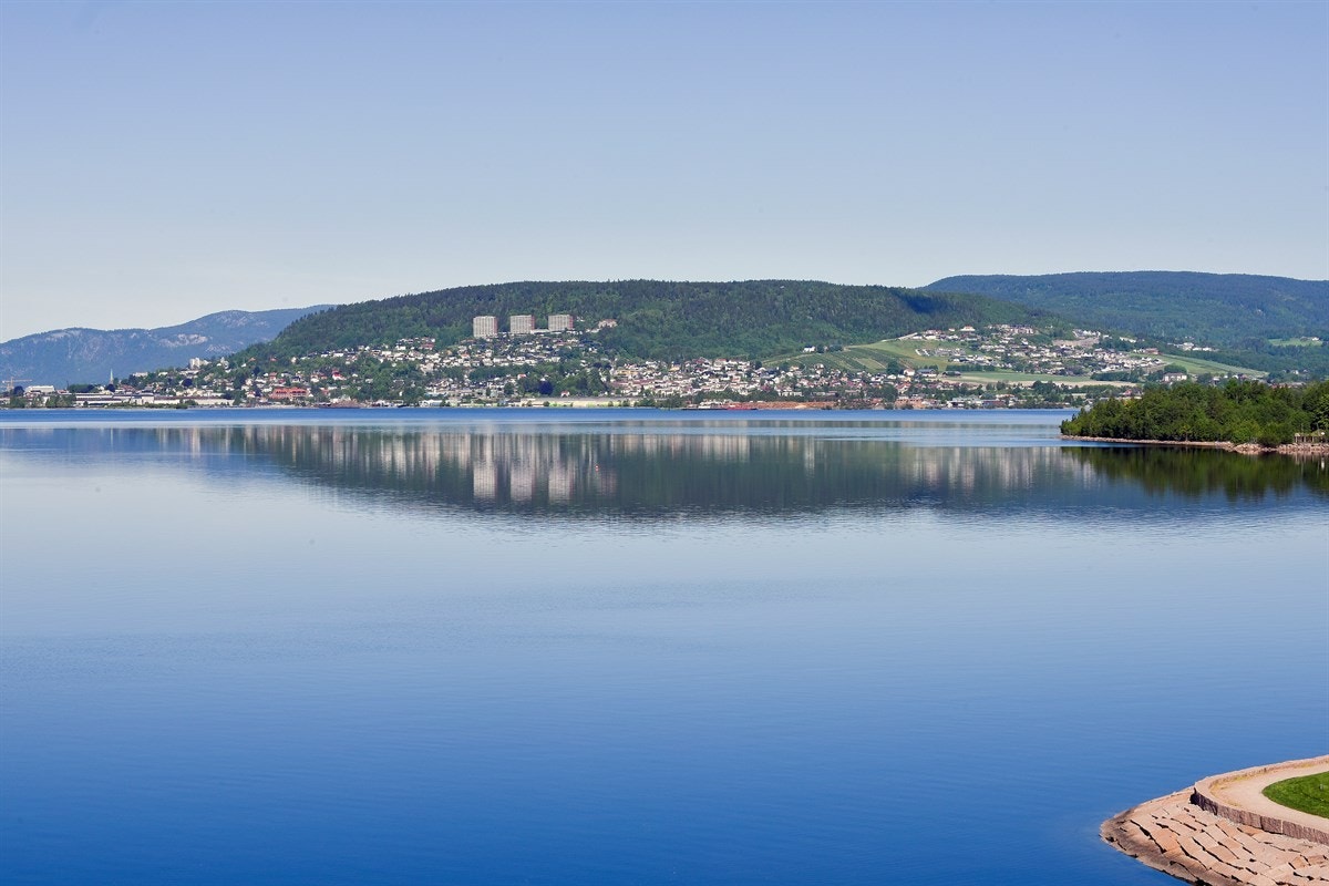 Fra terrassen er det en fantastisk utsikt mot Drammensfjorden. Galleribilde