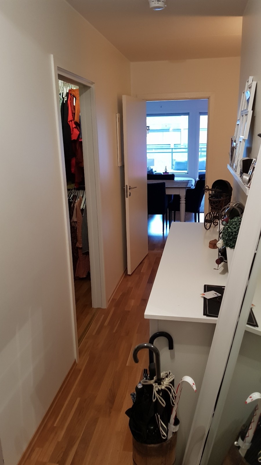 Inngangsparti mot stue Galleribilde