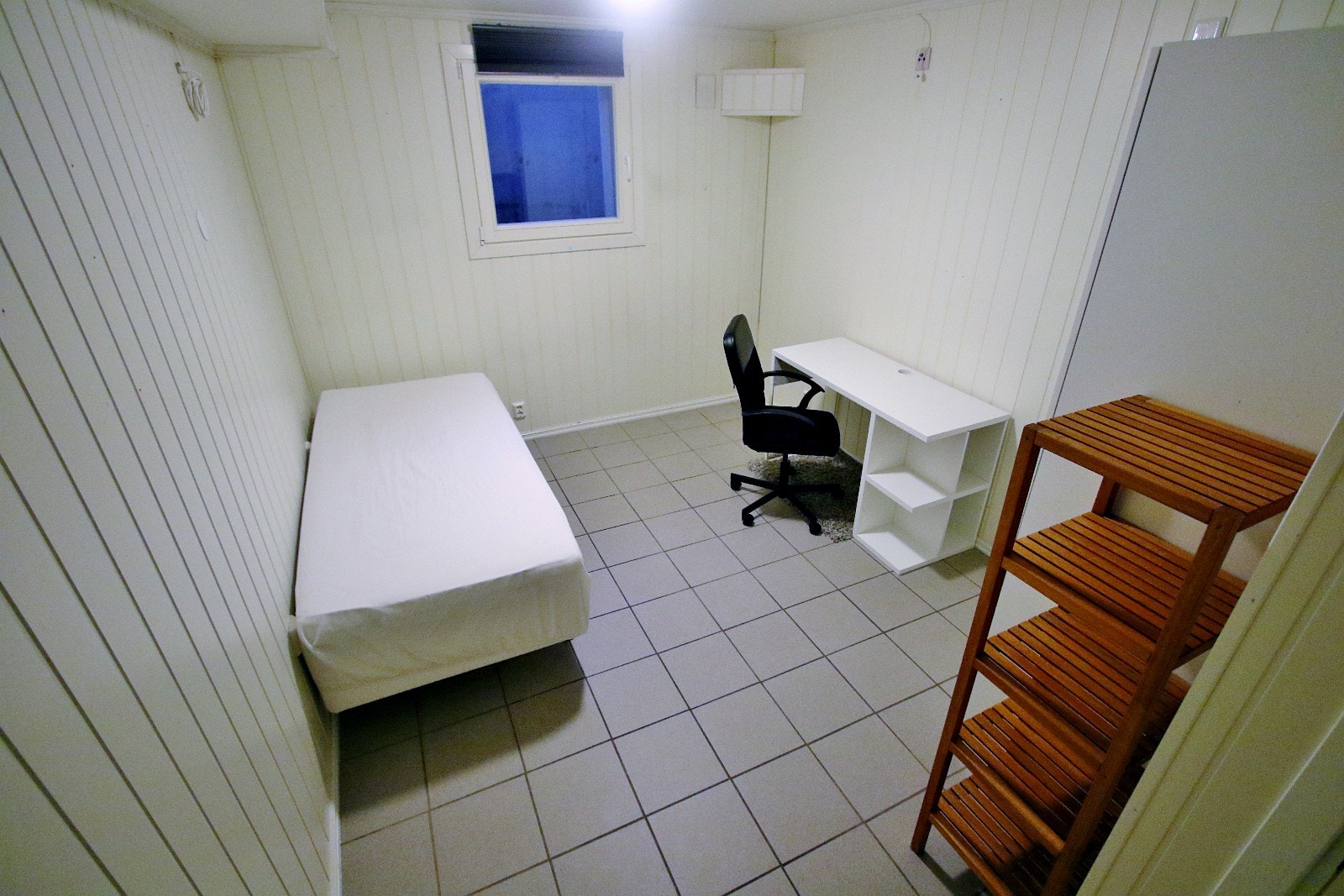 Rom 9. Ca 13 m2. UTLEID Galleribilde