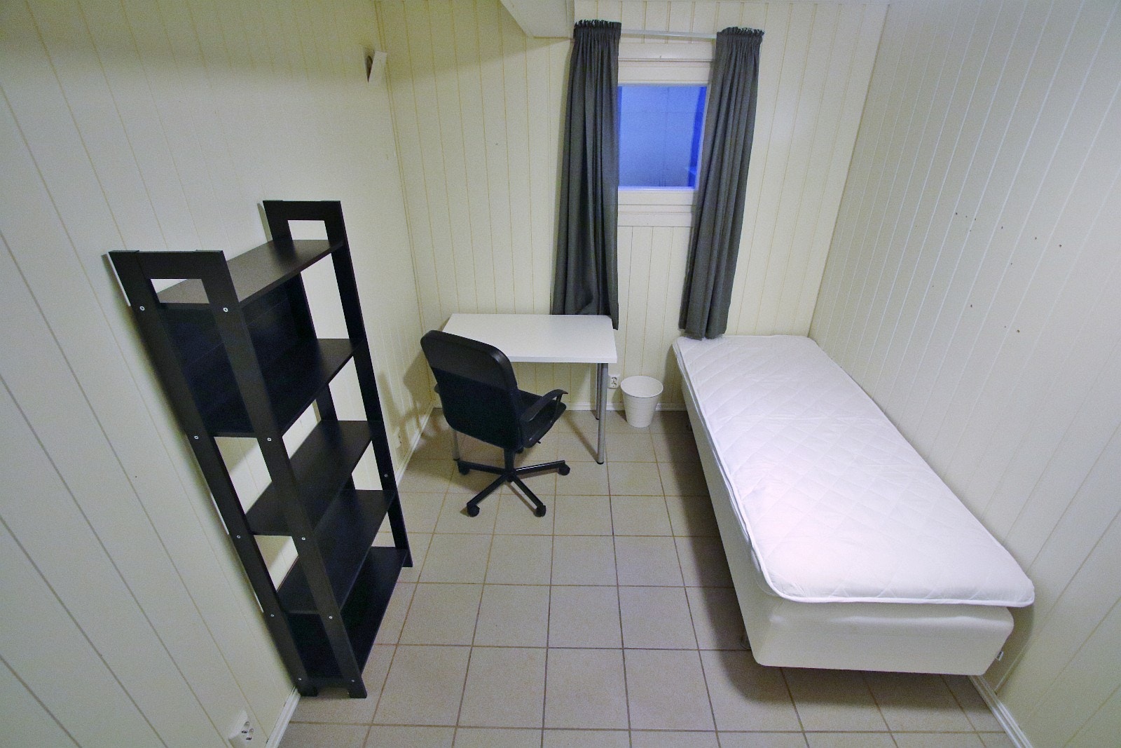 Rom 8. Ca 10 m2. UTLEID Galleribilde