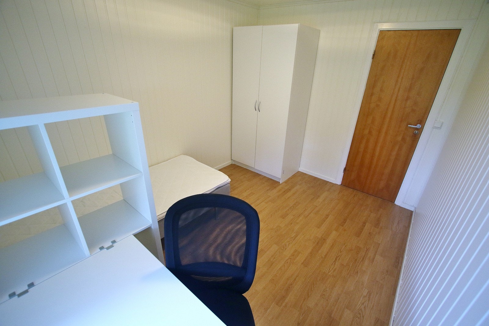 Rom 1, cirka 10 m2. 90 cm seng. UTLEID Galleribilde