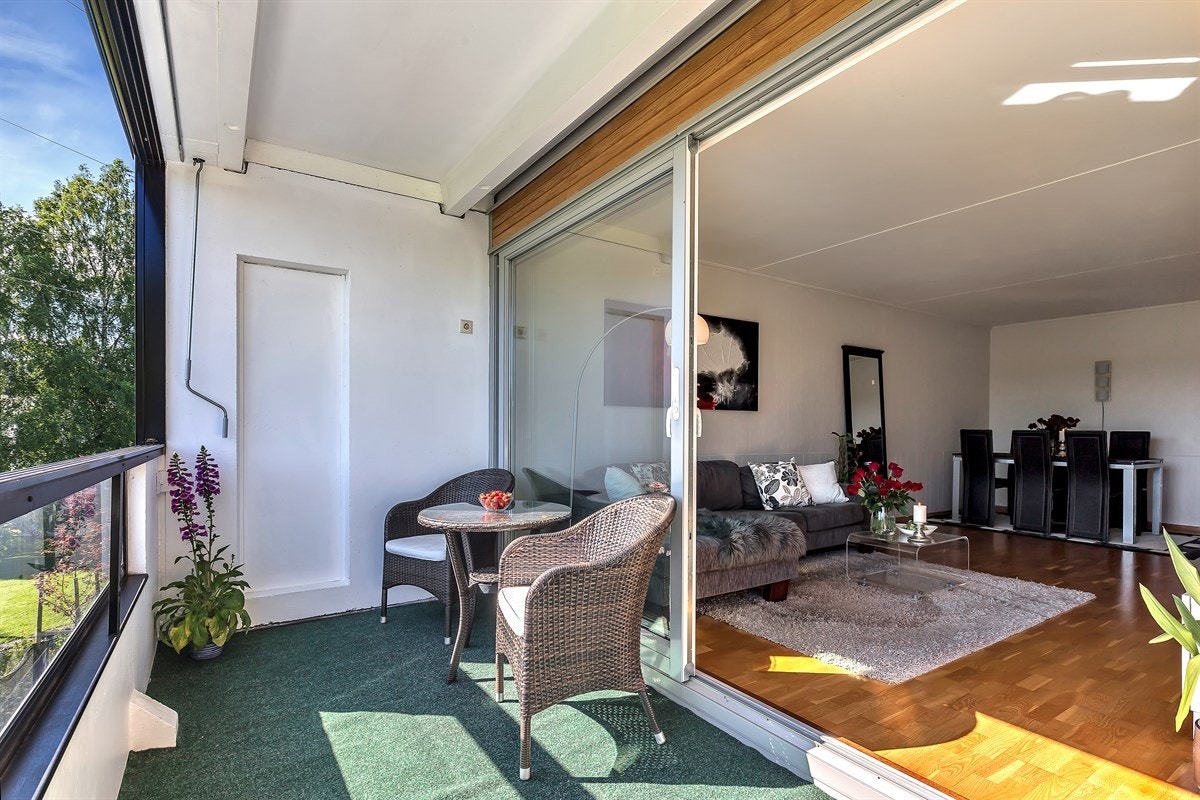 Balkongen blir som en forlengelse av stuen Galleribilde