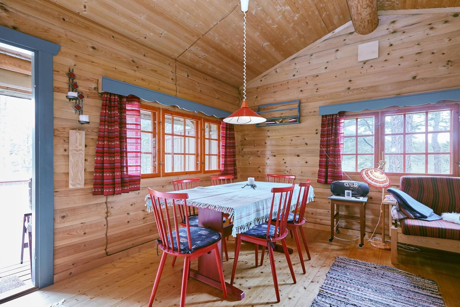 Spiseplass og utgang til terrassen Galleribilde