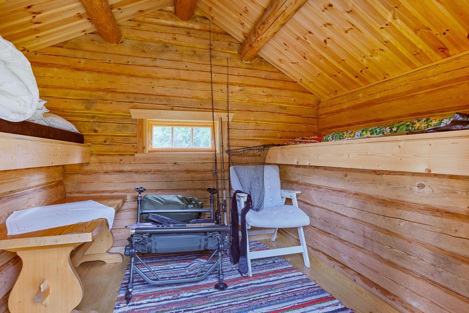 Senger i annekset Galleribilde