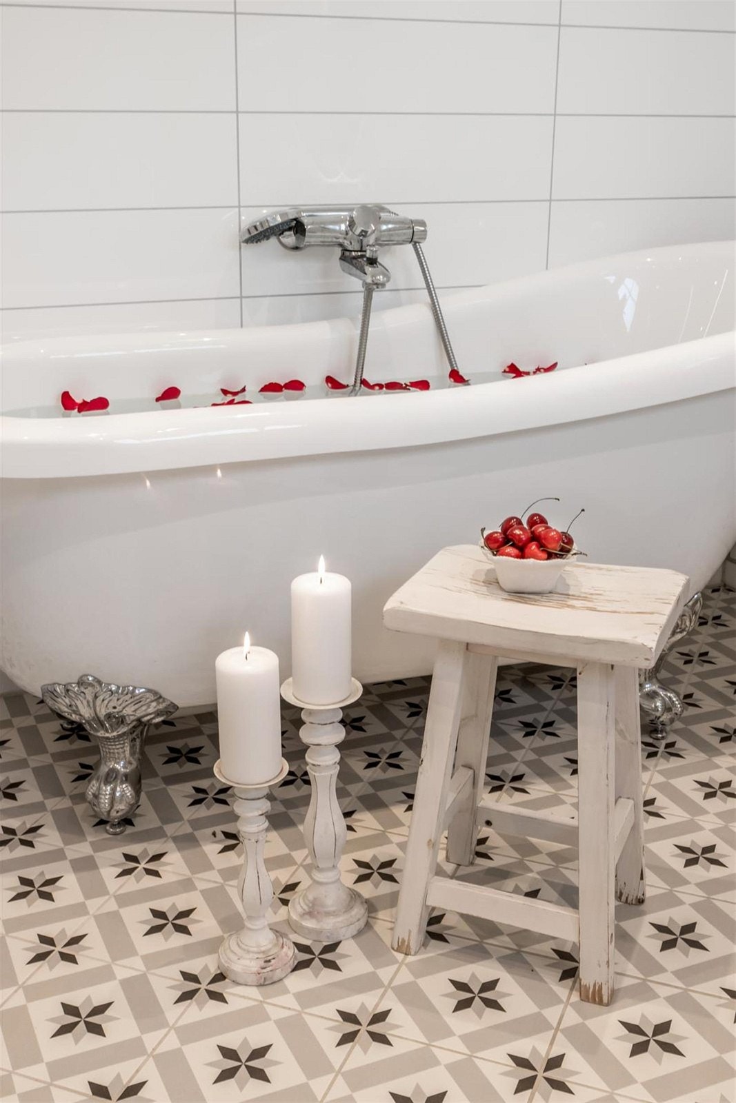 Nydelig bad med frittstående badekar. Galleribilde