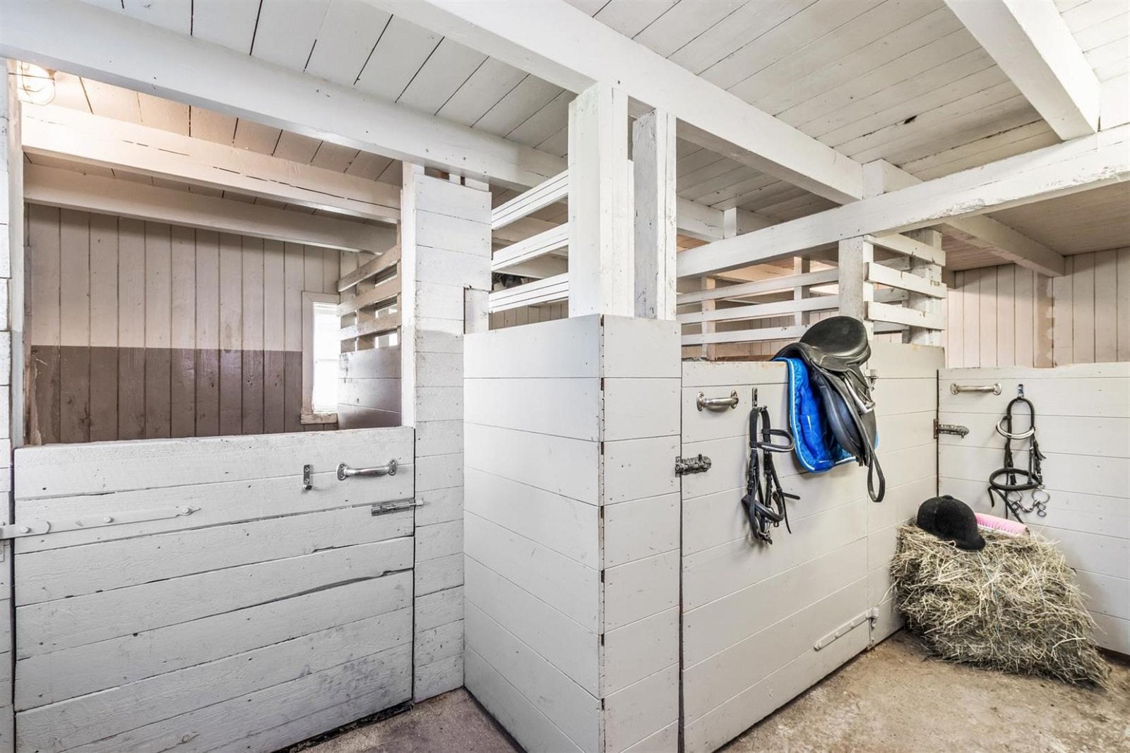 Låve/stall. Galleribilde