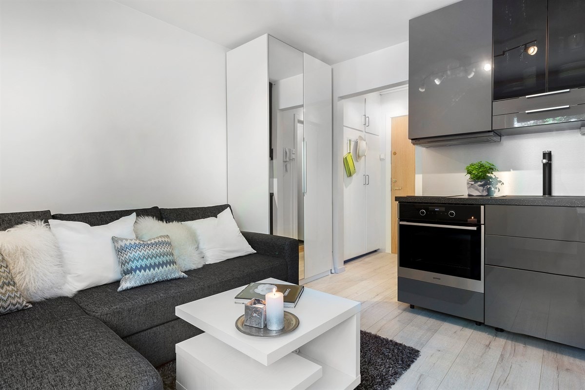 Leiligheten er oppgradert med bl.a. nyere gulv, kjøkken, bad, skap med speil mm. Galleribilde