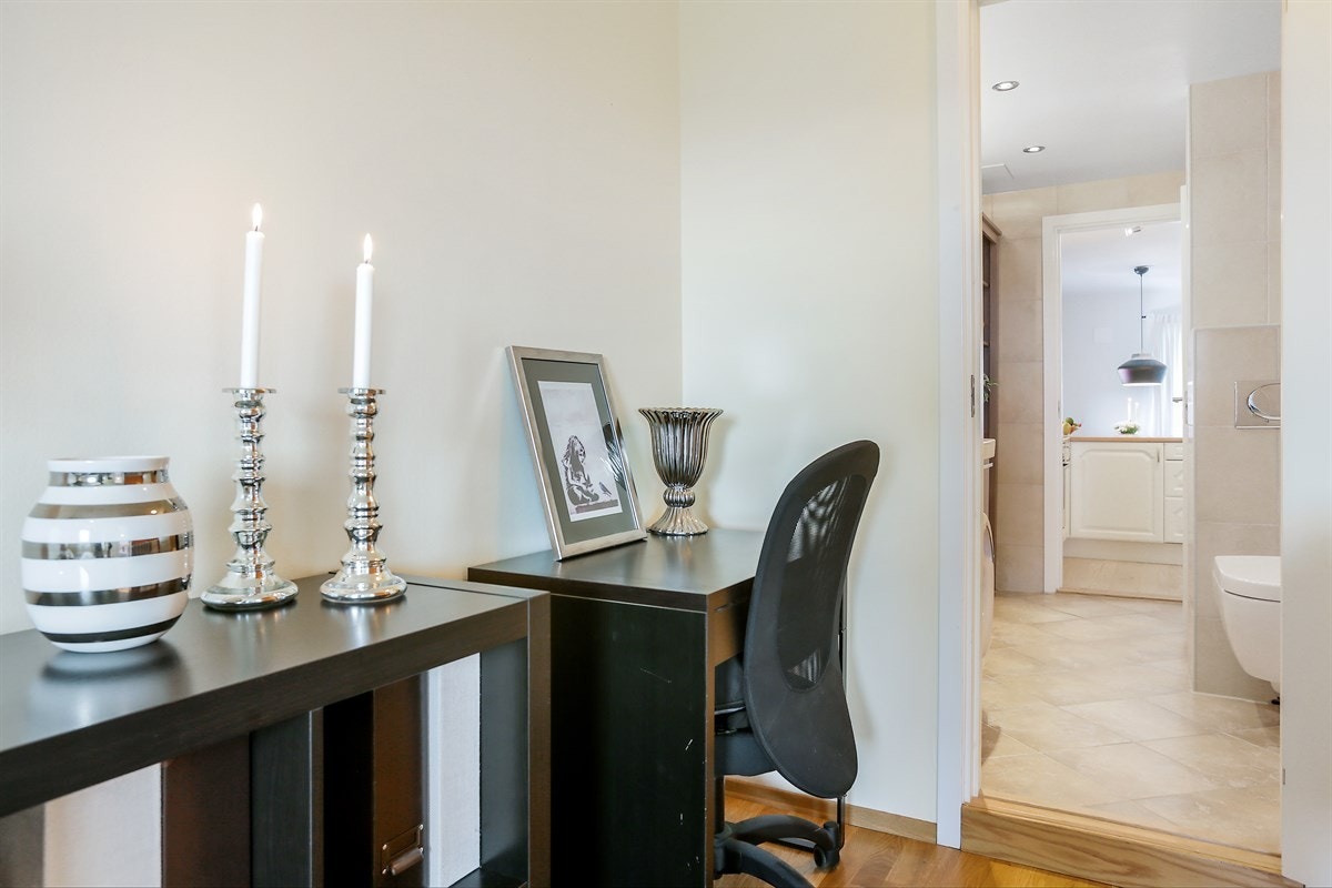 Et lite hjemmekontor på soverom nr. 2 Galleribilde