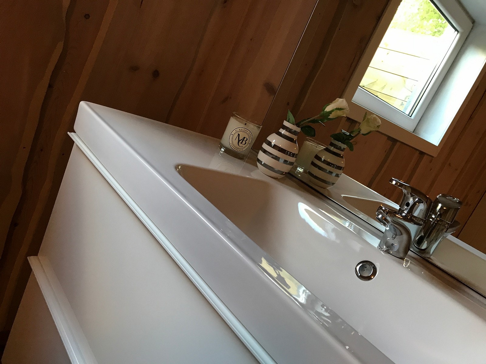 Populært med egen vask/speil på rommet Galleribilde