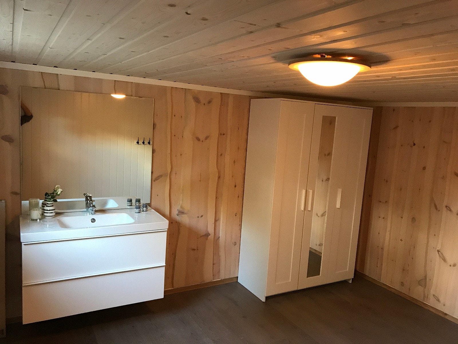 Rom 7:5000,- Galleribilde