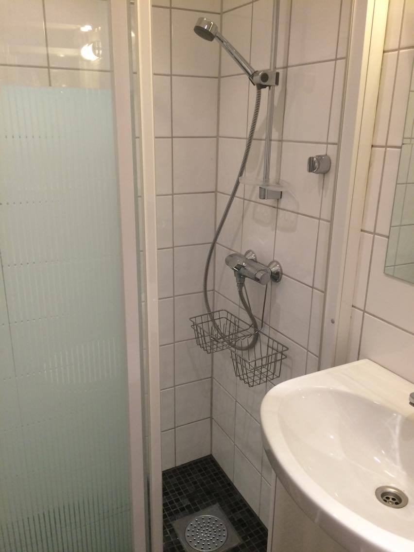 Romslig dusj Galleribilde