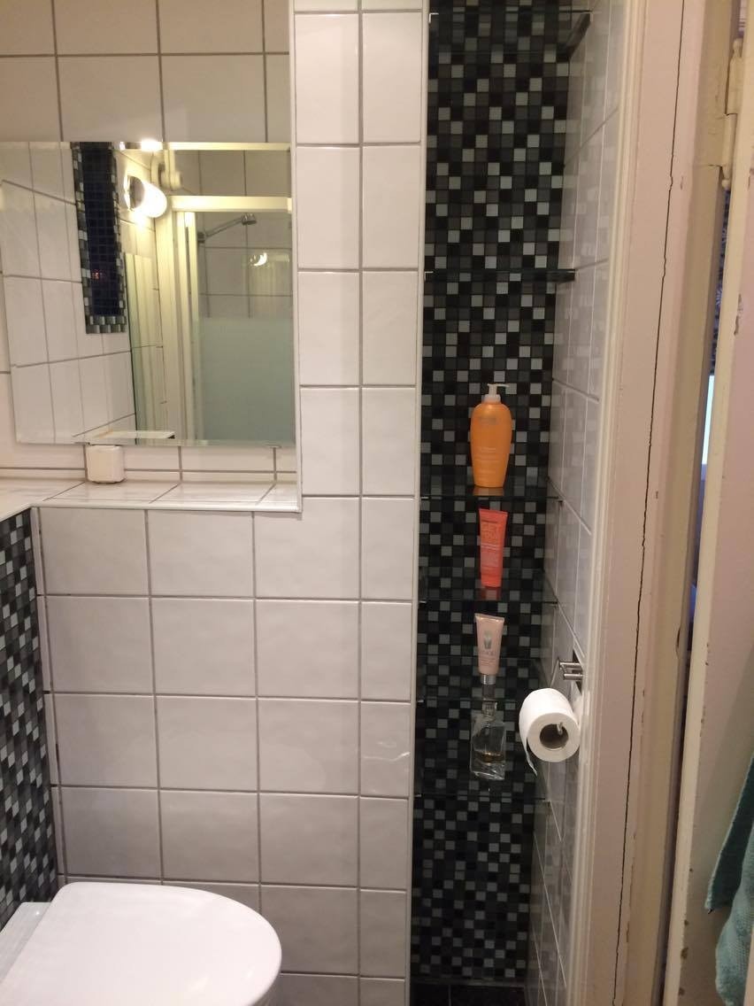 Hyller på bad Galleribilde