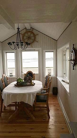 Vinterhagen med utsikt mot Skipbåtsvær, Åsvær, Træna og Låvund. Galleribilde