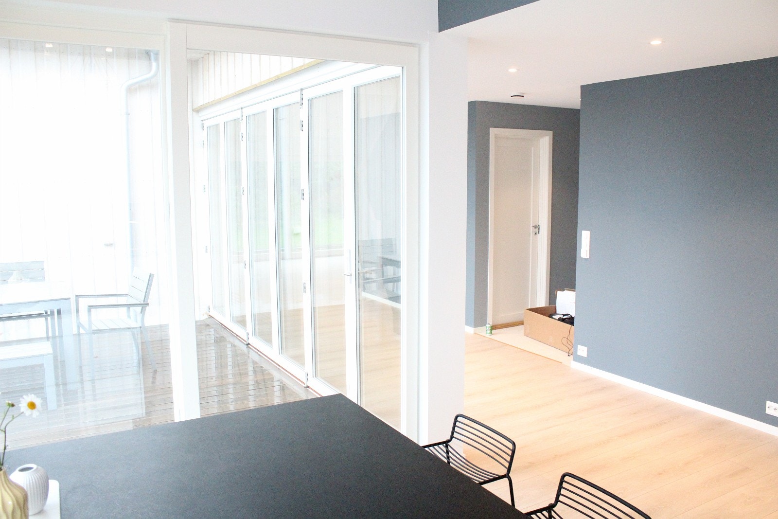 Skyvedør kjøkken fra kjøkken til terasse. Galleribilde