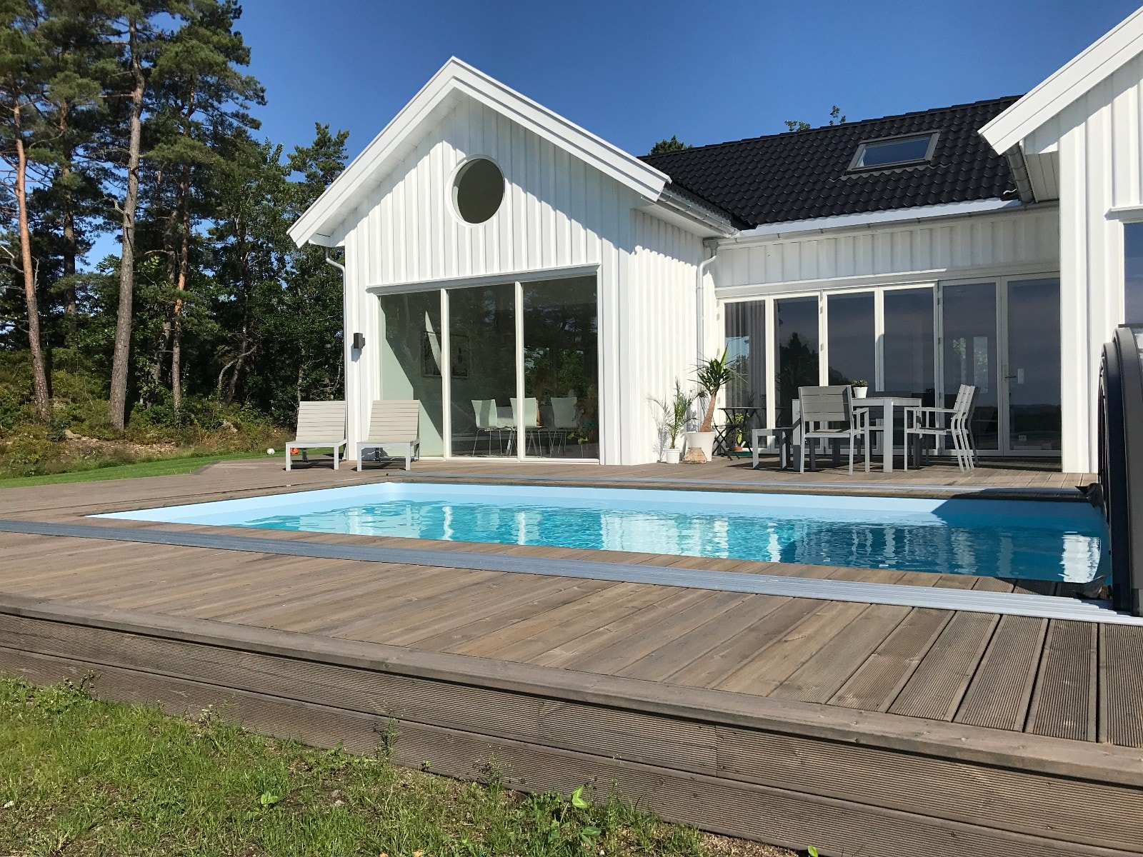 Over 100m2 terrasse. Flotte usjenerte uteområder! Galleribilde