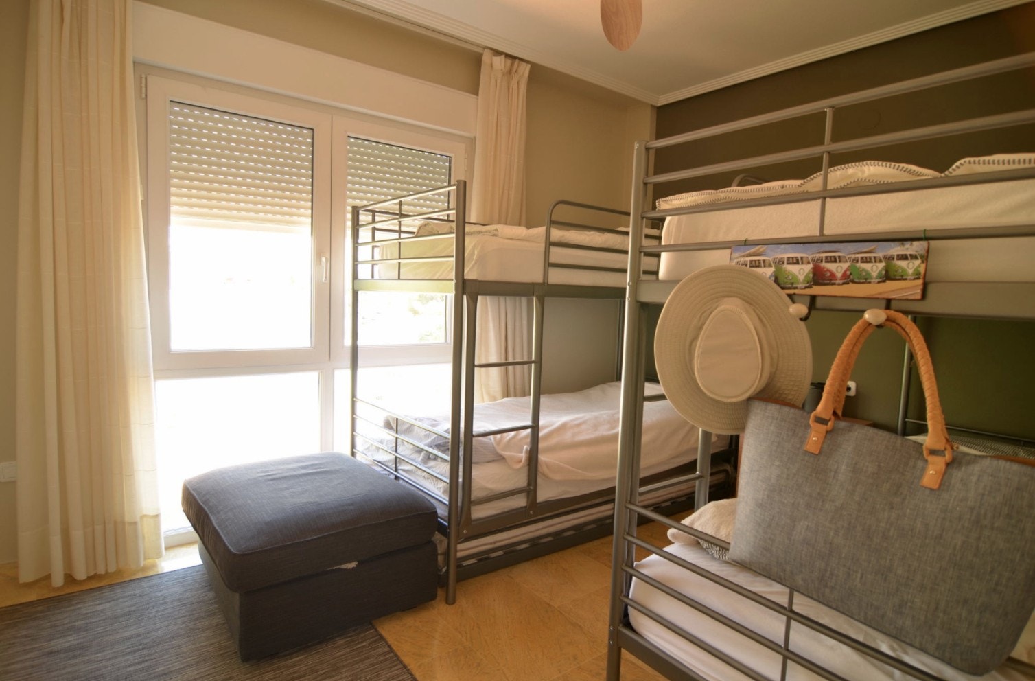 Stort soverom 3 etg. (4 stk senger + ekstra seng) Galleribilde