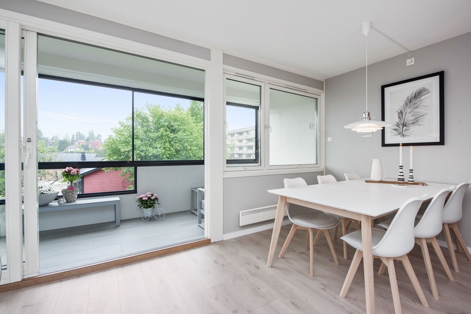 Fra spisestuen og ut til verandaen Galleribilde