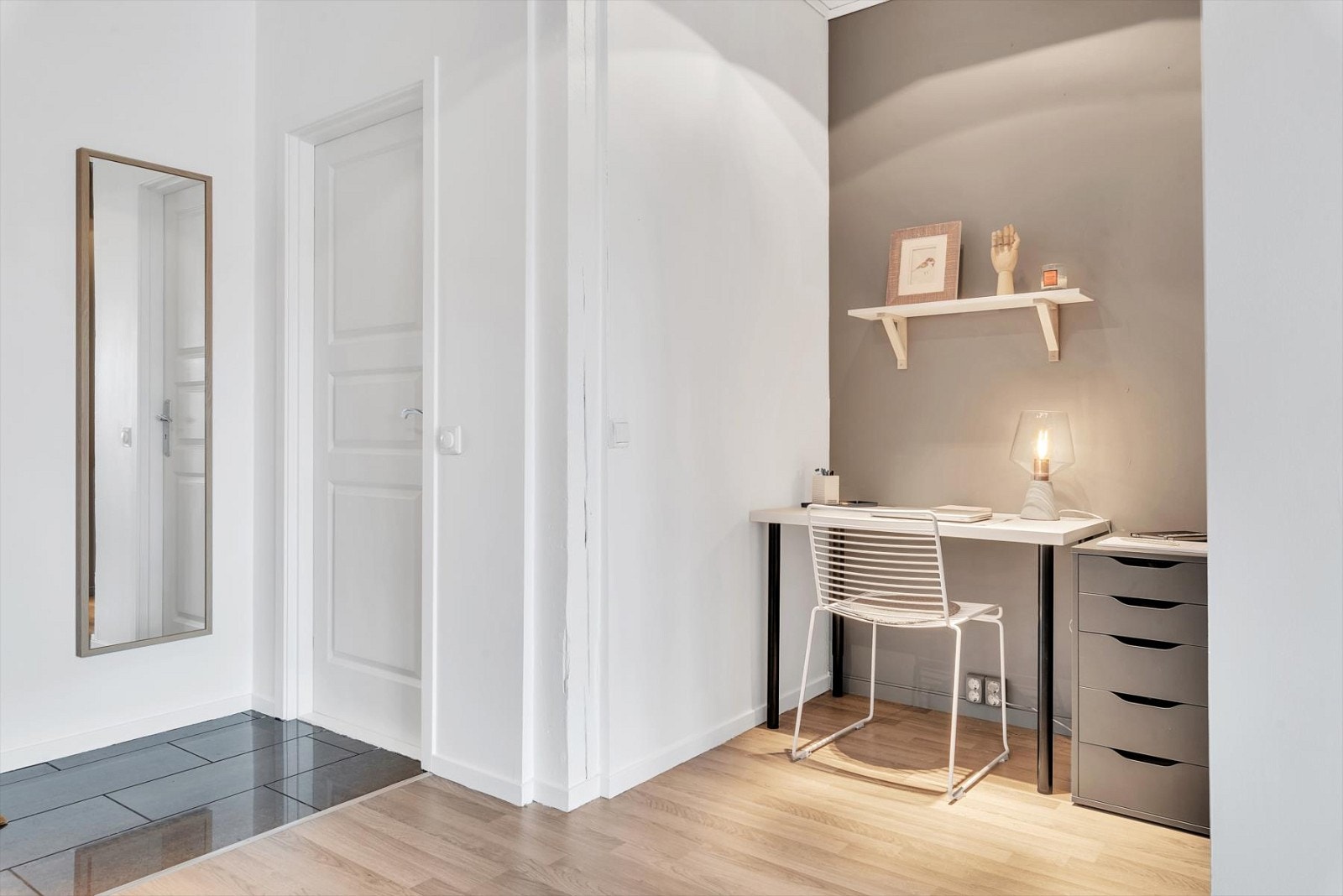 I leiligheten har bod blitt etablert i entré Galleribilde