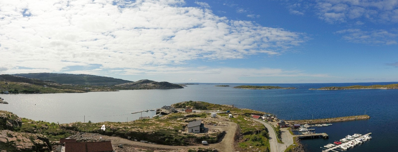 Området har kort vei til båthavn med flytebrygge og enkel slip/båtutsett Galleribilde