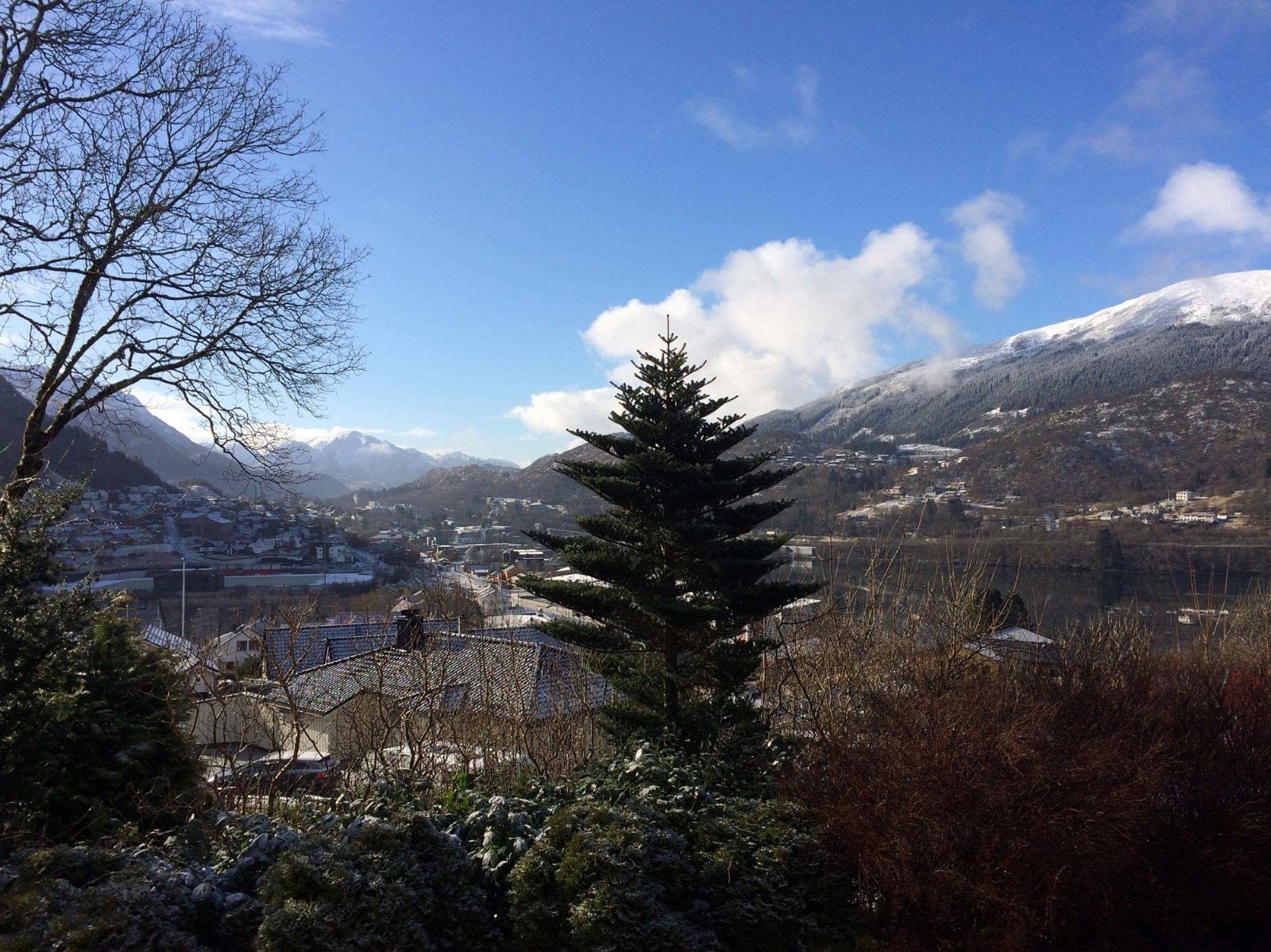 Utsikt fra terrassen mot Indre Arna sentrum Galleribilde