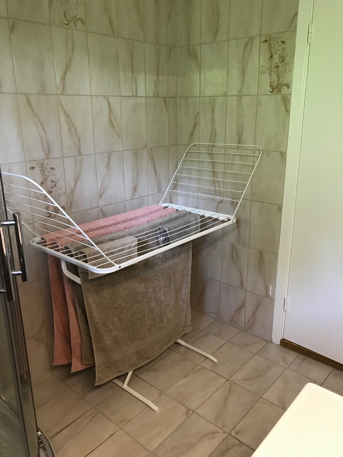 Badet med varmekabler i gulv. Galleribilde