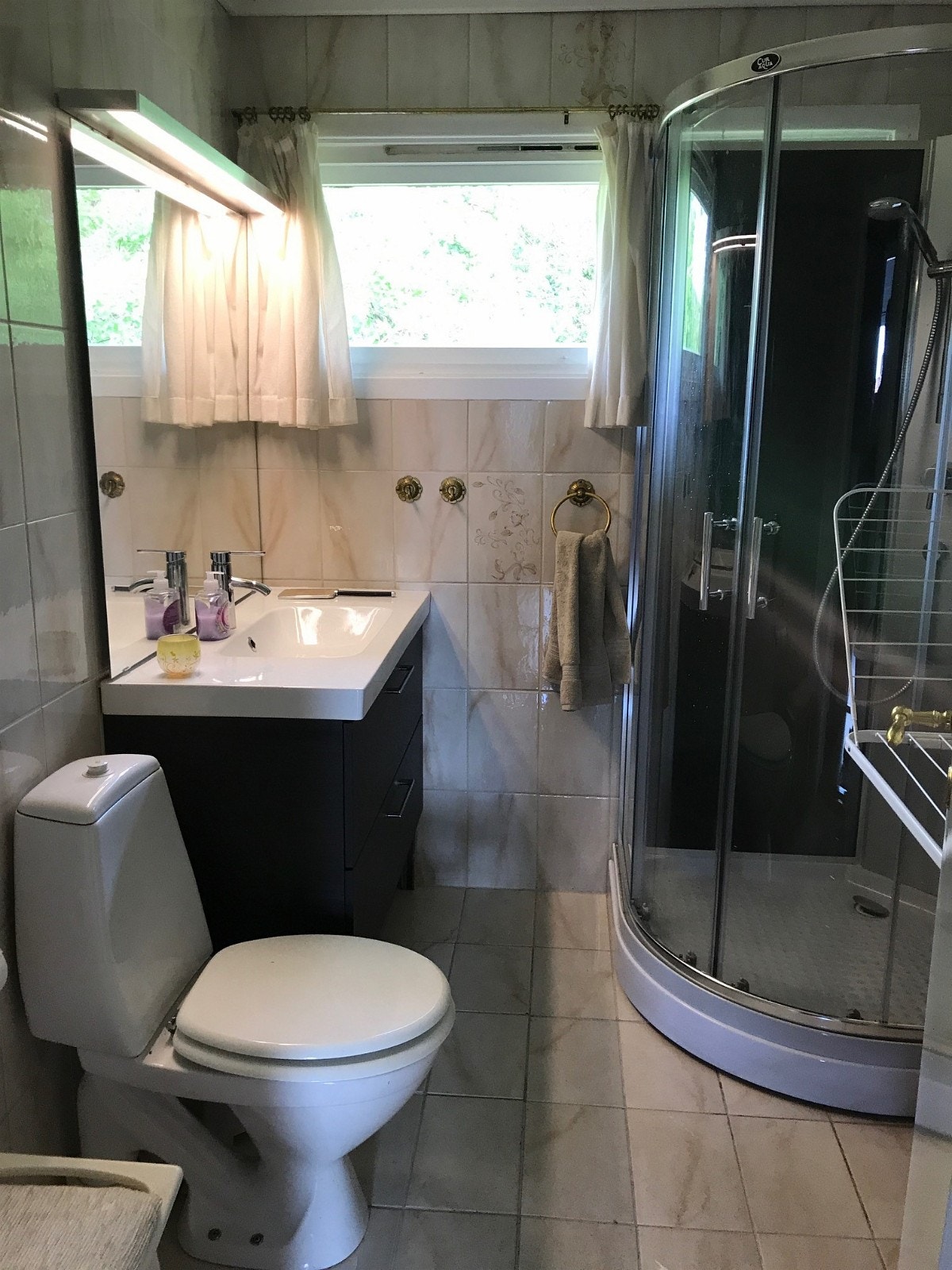 Badet med varmekabler i gulv Galleribilde
