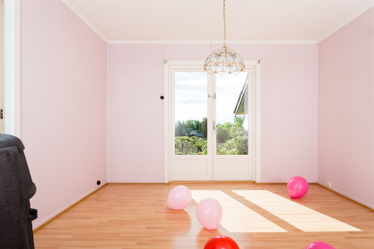 Fra spisestuen har du doble dører ut til terrassen. Galleribilde