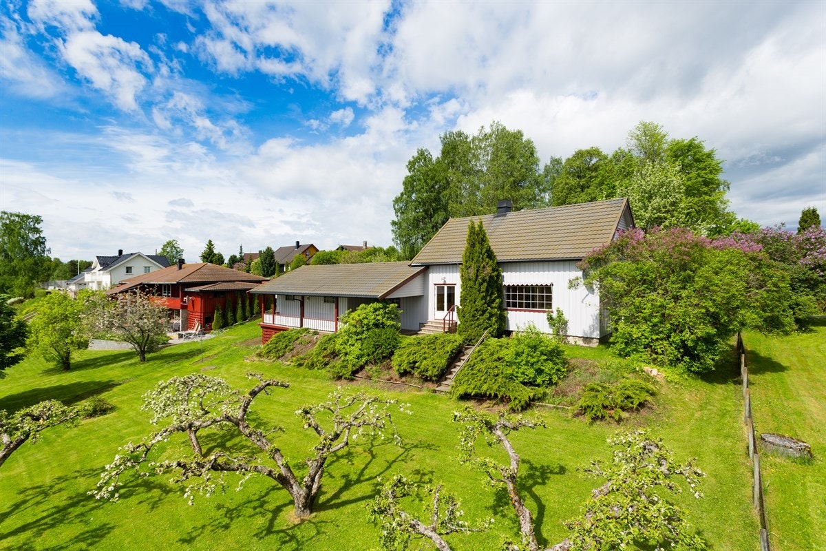 Velkommen til Kappvegen 113 og "Solgløtt", som er eiendommens bruksnavn! Galleribilde