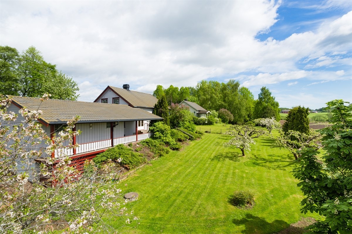 Vi har gleden av å presentere denne flotte eiendommen beliggende i et barnevennlig område på Ridabu. Galleribilde