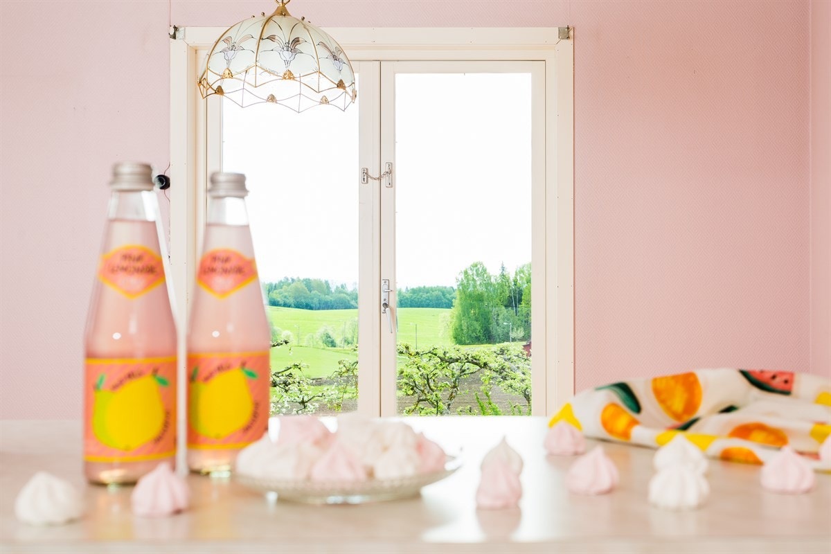 Delvis åpen løsning mot spisestuen. Galleribilde