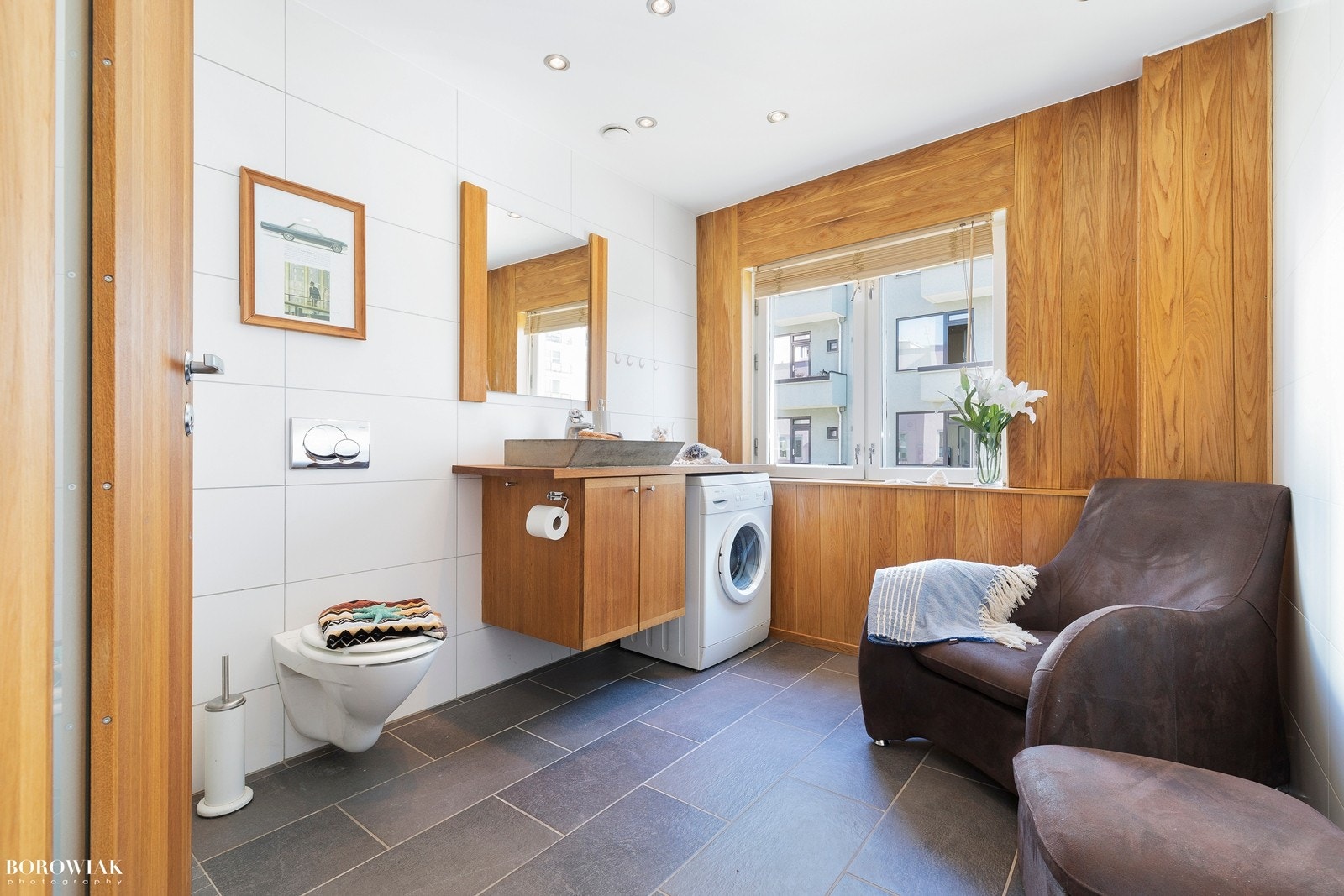 Romslig og særdeles delikat designerbad for den kresne - dette badet er mer enn bare et bad alene. Galleribilde