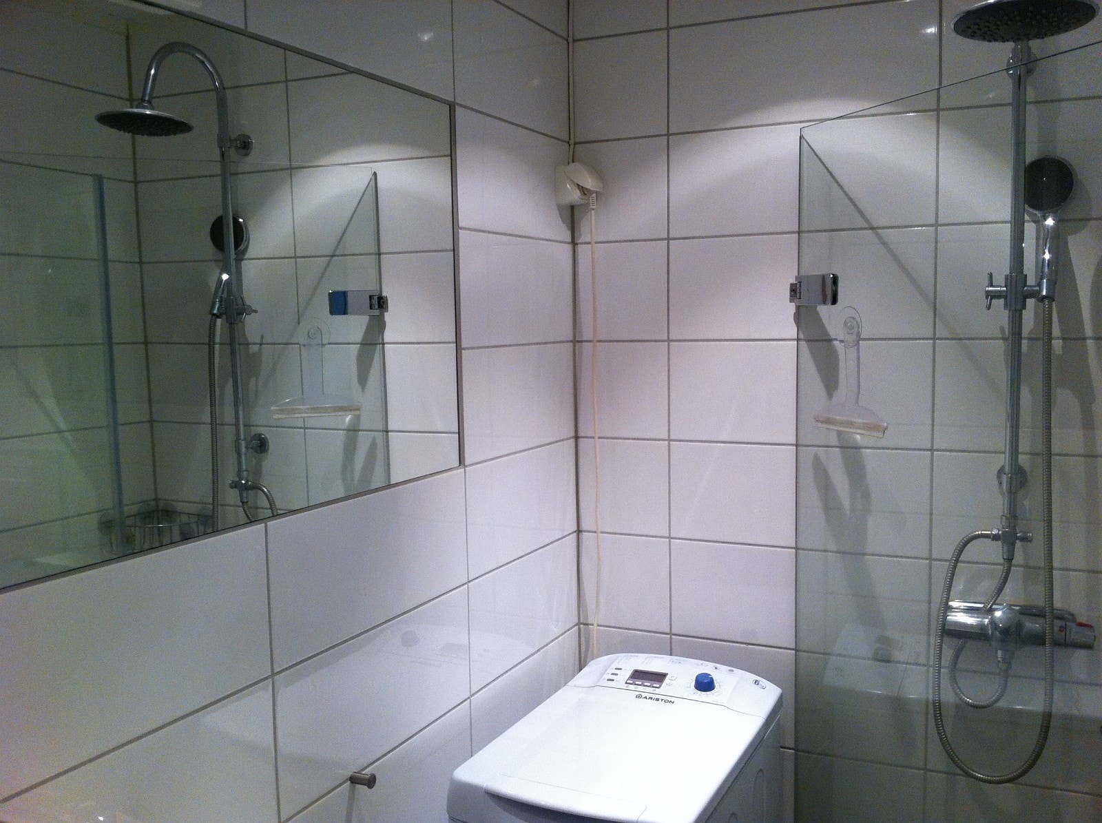 Vaskemaskin på badet Galleribilde