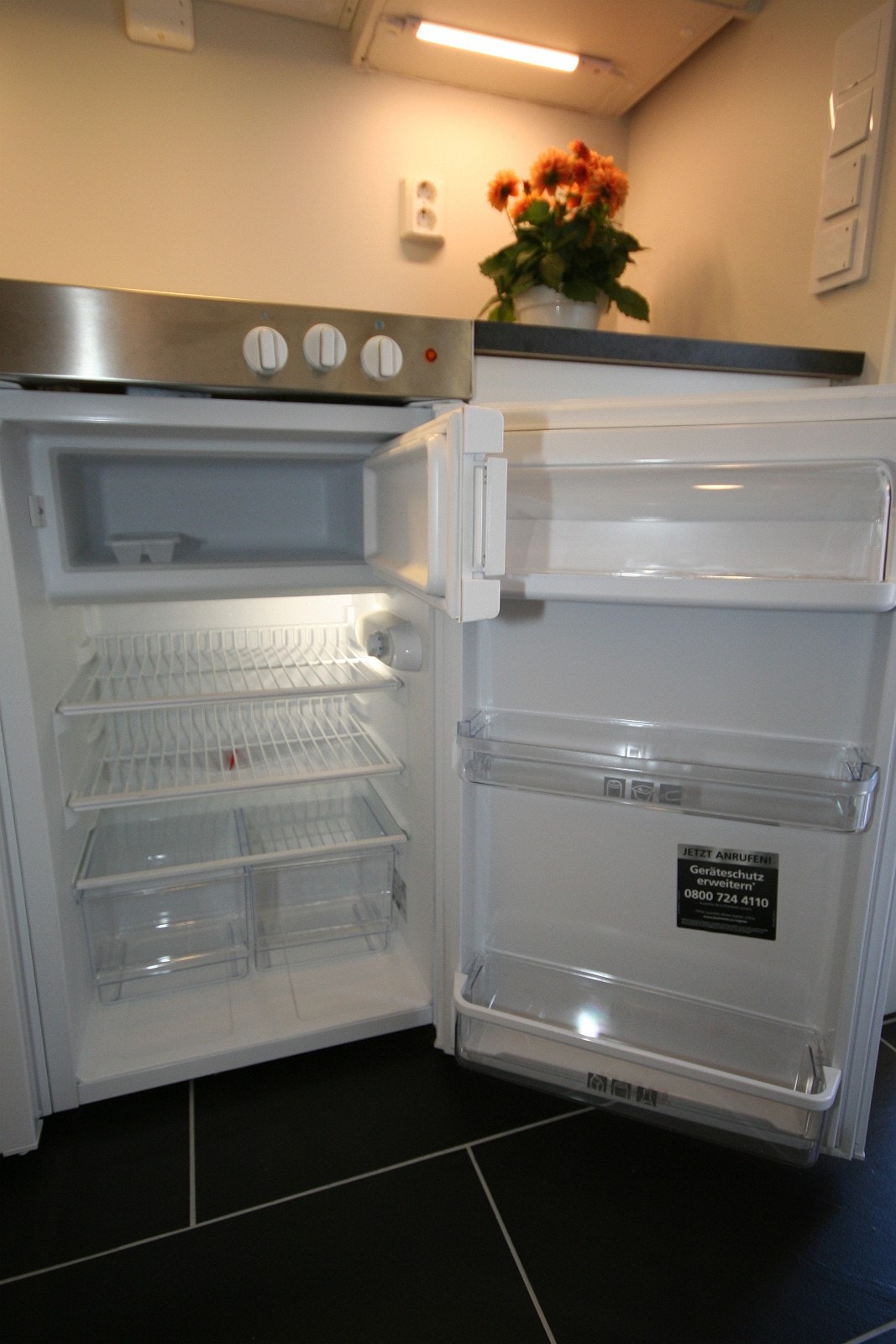 Minikjøkken med kjøl og frys Galleribilde