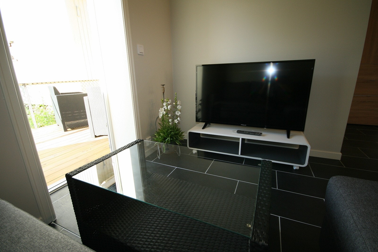 Finnlux 49 tommer tv og tv bord medfølger Galleribilde