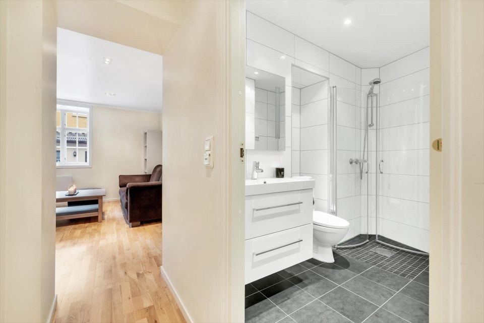 Lyst bad, høy standard. Galleribilde